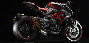MV Agusta Brutale 800 RR 2018 vs MV Agusta Brutale 800 RR Pirelli 2018